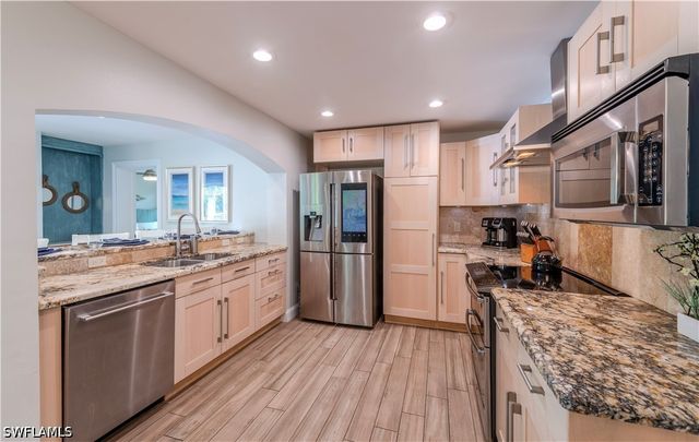 1385 Wisconsin DR, Naples, FL 34103