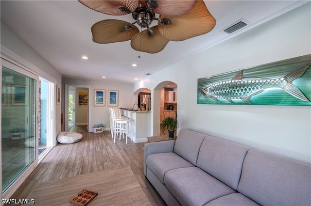 1385 Wisconsin DR, Naples, FL 34103