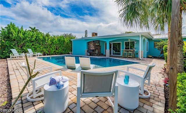 1385 Wisconsin DR, Naples, FL 34103