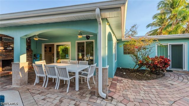 1385 Wisconsin DR, Naples, FL 34103