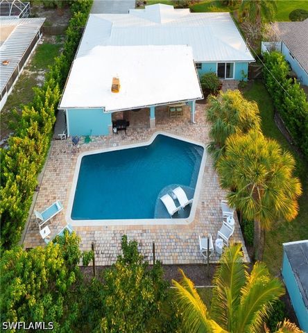 1385 Wisconsin DR, Naples, FL 34103