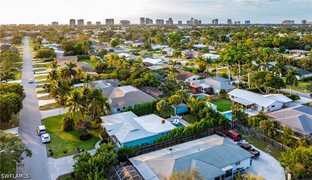 1385 Wisconsin DR, Naples, FL 34103