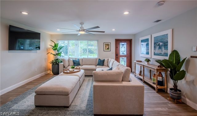 1385 Wisconsin DR, Naples, FL 34103