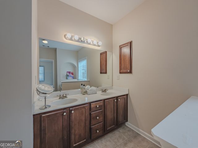 1935 Hickory Station Circle, Snellville, GA 30078