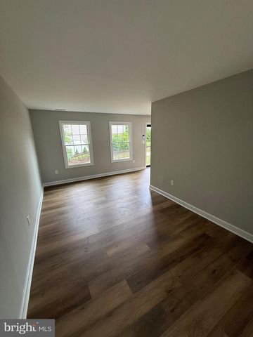 5853 SUITLAND RD, Suitland, MD 20746
