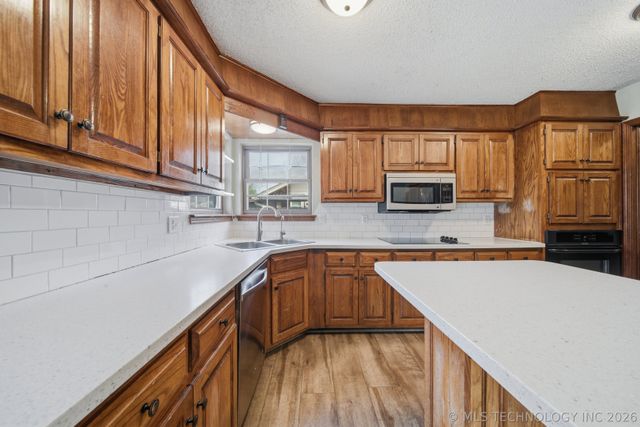 1612 E Reno Street, Broken Arrow, OK 74012