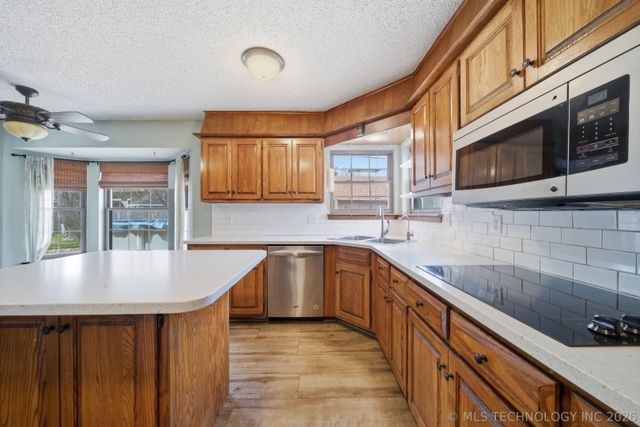 1612 E Reno Street, Broken Arrow, OK 74012