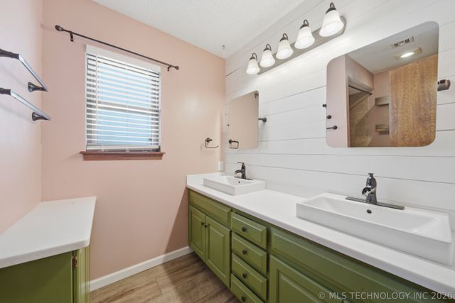 1612 E Reno Street, Broken Arrow, OK 74012