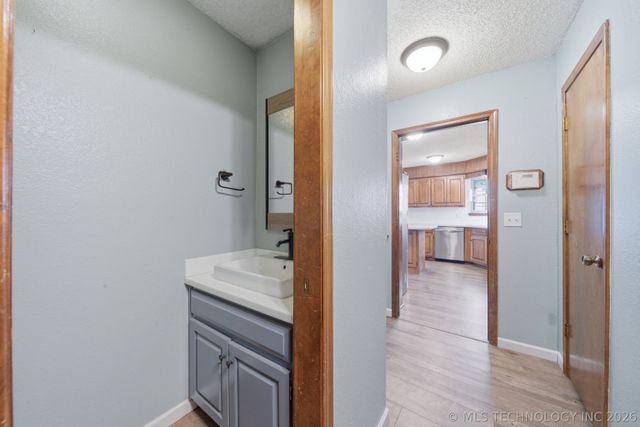 1612 E Reno Street, Broken Arrow, OK 74012