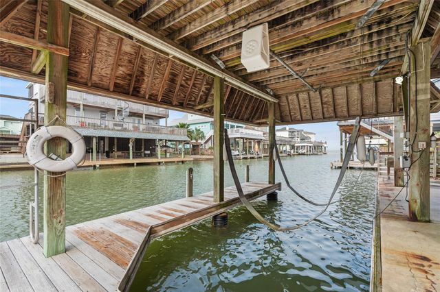 523 Paradise Drive, Galveston, TX 77554