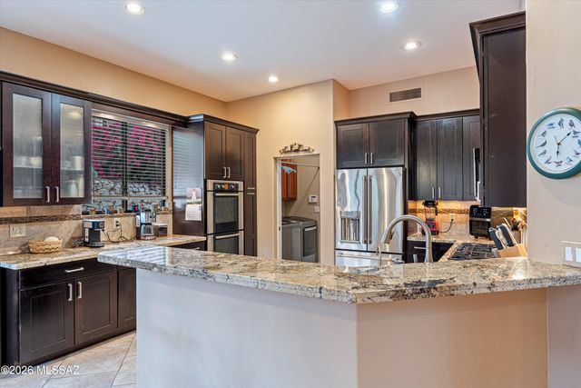 10050 N Alder Spring Drive, Oro Valley, AZ 85737