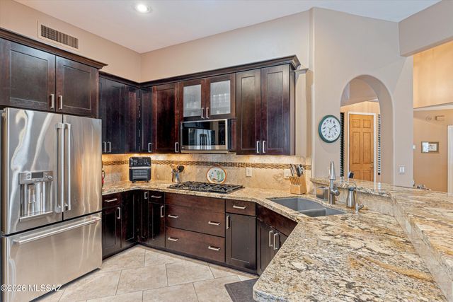 10050 N Alder Spring Drive, Oro Valley, AZ 85737