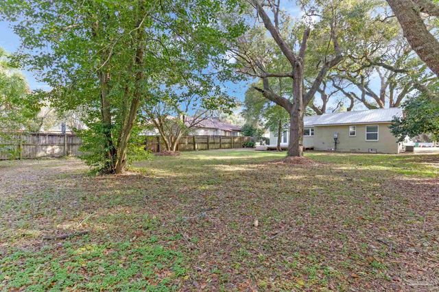 810 W Lakeview Ave, Pensacola, FL 32501