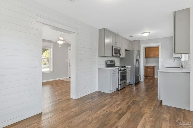 810 W Lakeview Ave, Pensacola, FL 32501