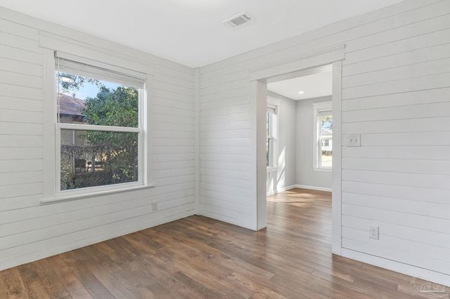 810 W Lakeview Ave, Pensacola, FL 32501