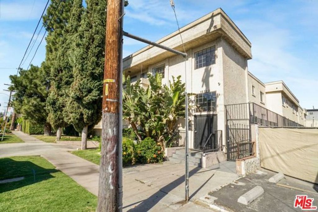 15329 Vose Street, Van Nuys (los Angeles), CA 91406