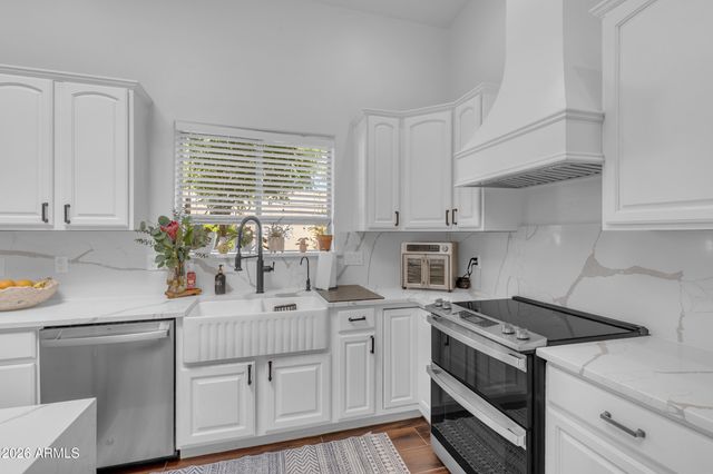 1916 E CLAIRE Drive, Phoenix, AZ 85022