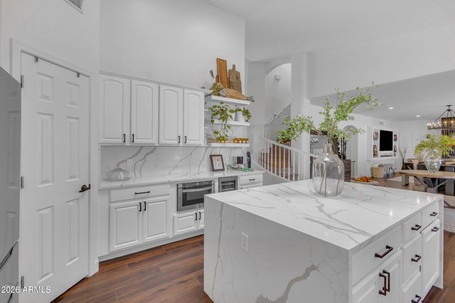 1916 E CLAIRE Drive, Phoenix, AZ 85022