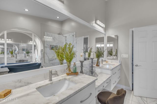 1916 E CLAIRE Drive, Phoenix, AZ 85022