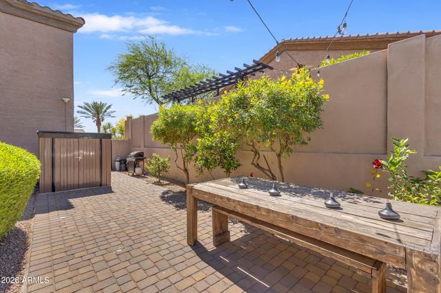 1916 E CLAIRE Drive, Phoenix, AZ 85022