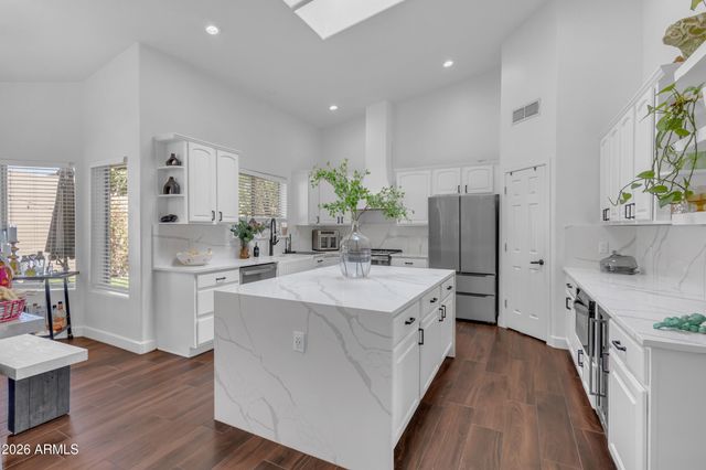 1916 E CLAIRE Drive, Phoenix, AZ 85022