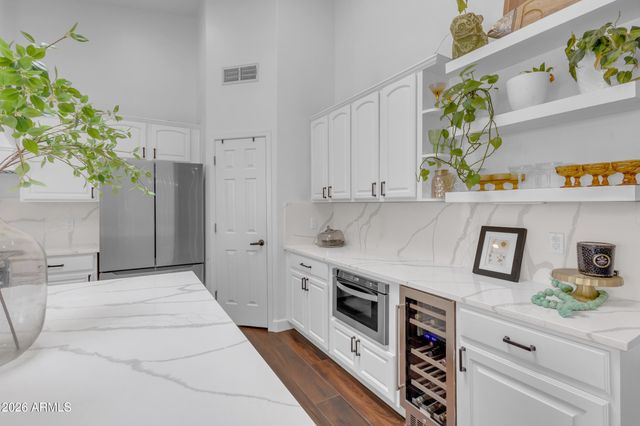 1916 E CLAIRE Drive, Phoenix, AZ 85022