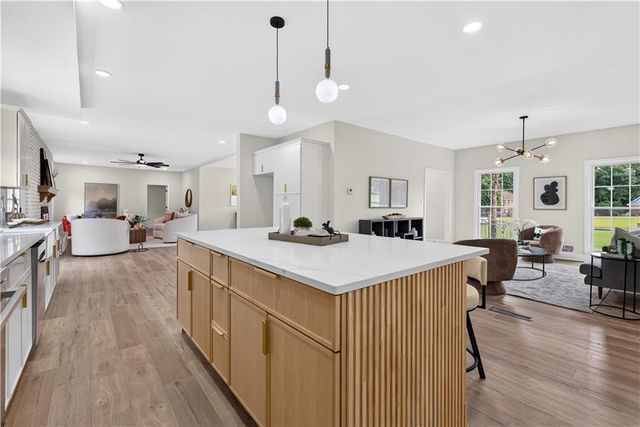 560 Hawthorne Drive, Fayetteville, GA 30214