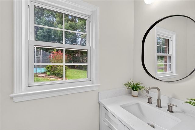 560 Hawthorne Drive, Fayetteville, GA 30214