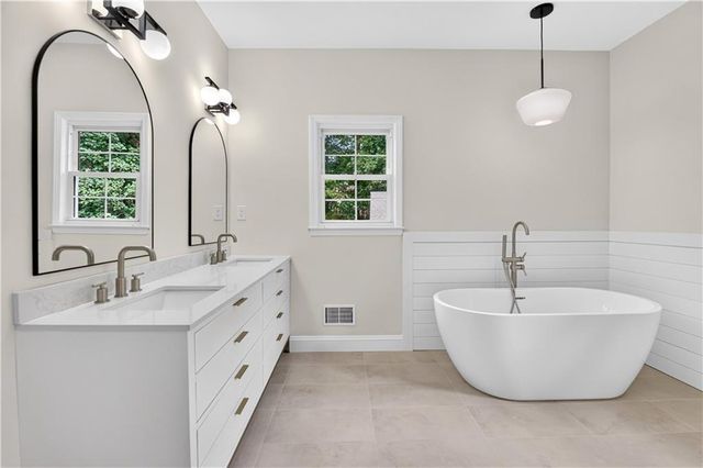 560 Hawthorne Drive, Fayetteville, GA 30214