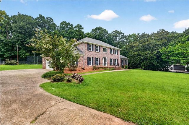 560 Hawthorne Drive, Fayetteville, GA 30214