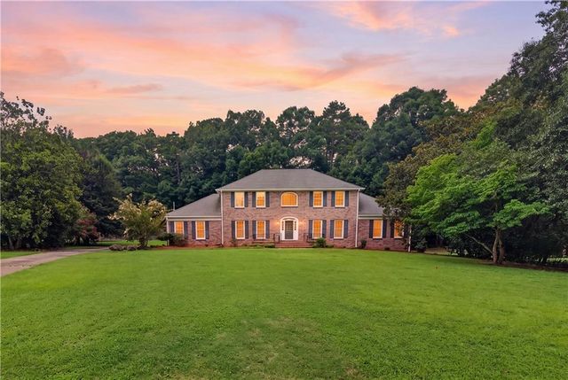 560 Hawthorne Drive, Fayetteville, GA 30214