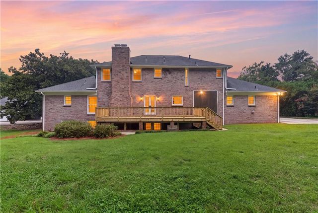 560 Hawthorne Drive, Fayetteville, GA 30214