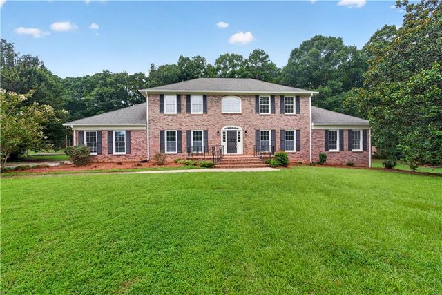 560 Hawthorne Drive, Fayetteville, GA 30214
