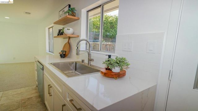914 Pine ST, Vallejo, CA 94590