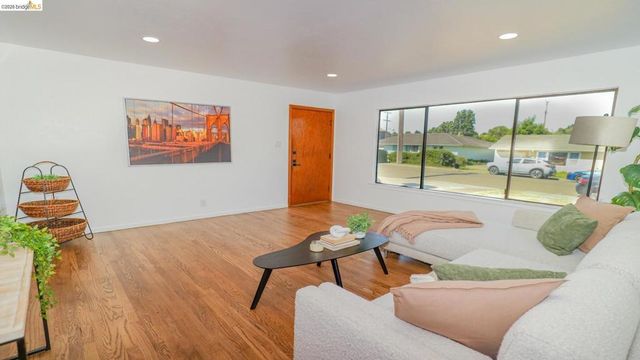 914 Pine ST, Vallejo, CA 94590