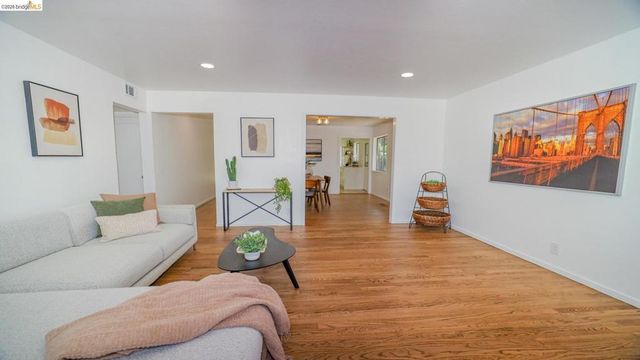 914 Pine ST, Vallejo, CA 94590