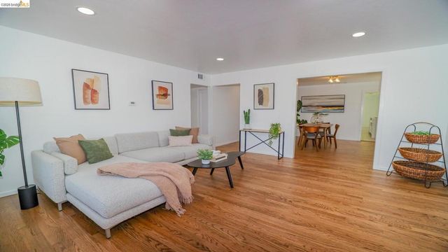 914 Pine ST, Vallejo, CA 94590