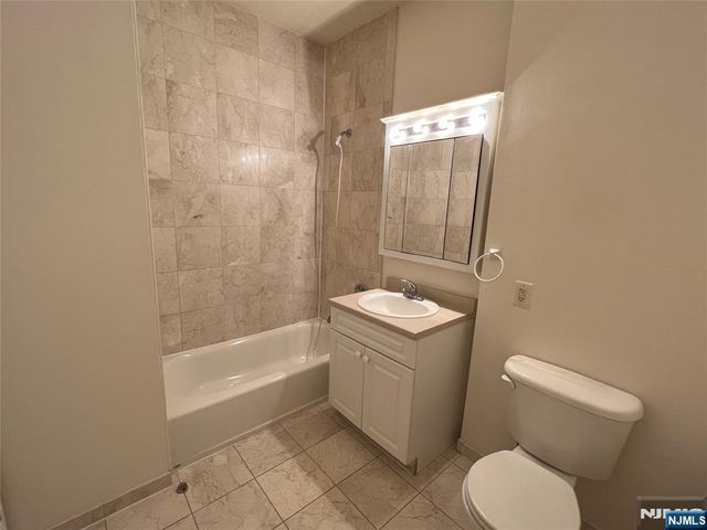 1100 River Road 302, Edgewater, NJ 07020