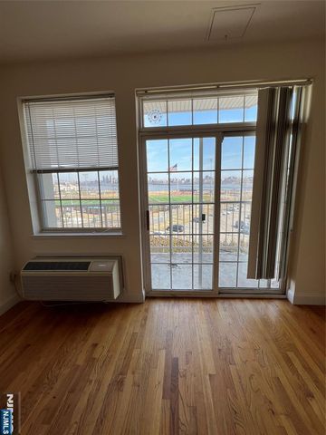 1100 River Road 302, Edgewater, NJ 07020