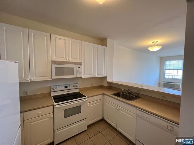 1100 River Road 302, Edgewater, NJ 07020