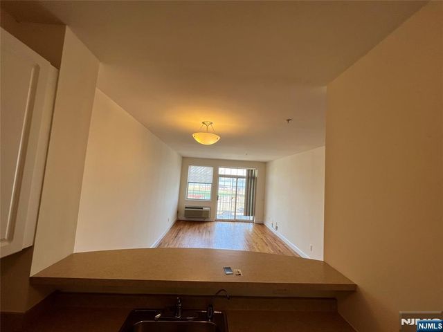 1100 River Road 302, Edgewater, NJ 07020