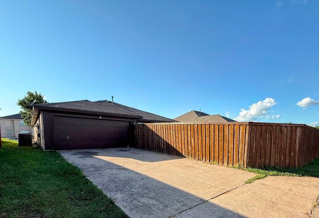 2056 Pecan Creek Drive, Mesquite, TX 75181