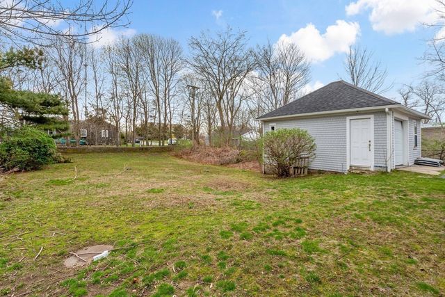 83 Davis Straits, Falmouth, MA 02540