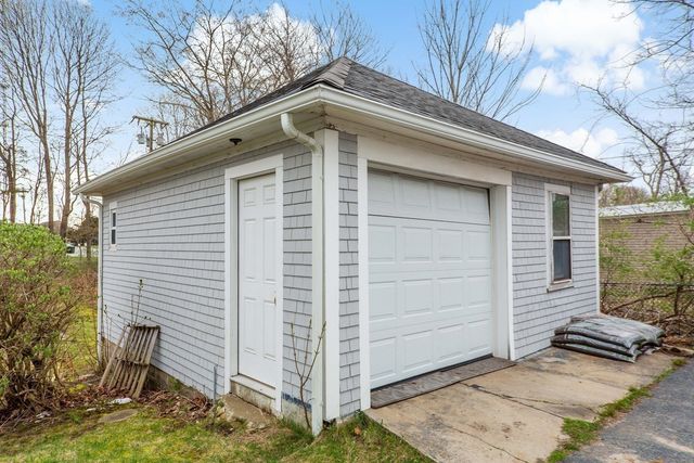 83 Davis Straits, Falmouth, MA 02540