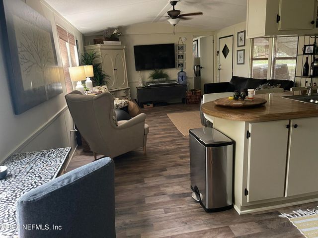 112 VIOLET Circle, Interlachen, FL 32148