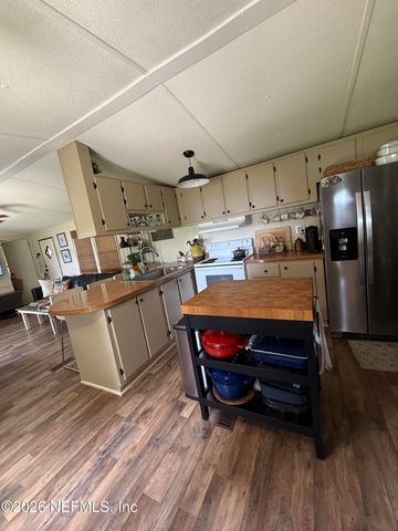 112 VIOLET Circle, Interlachen, FL 32148