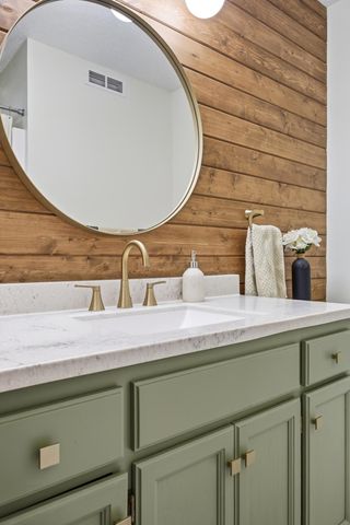 620 N Washington Avenue, Detroit Lakes, MN 56501