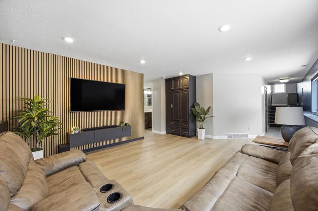 620 N Washington Avenue, Detroit Lakes, MN 56501