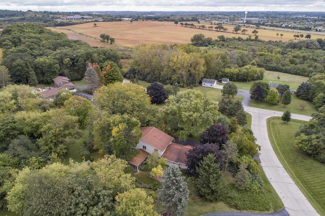 N47W27080 Greenhill COURT, Pewaukee, WI 53072