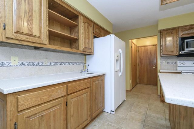 N47W27080 Greenhill COURT, Pewaukee, WI 53072